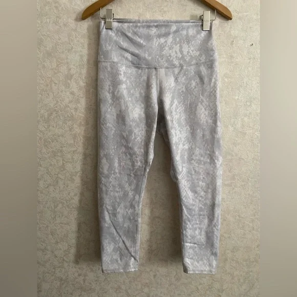 alo women's medium cropped athletic leggings pants - Picture 1 of 5